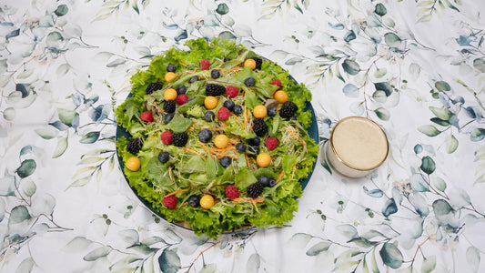 Salade de laitue et de baies mélangées