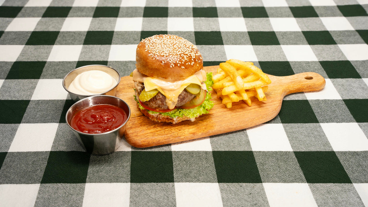 Burger Angus farci au fromage suisse et à la roquette